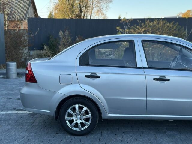 Серый Шевроле Авео, объемом двигателя 1.5 л и пробегом 190 тыс. км за 2600 $, фото 4 на Automoto.ua