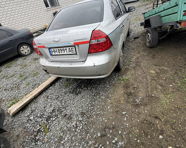 Серый Шевроле Авео, объемом двигателя 1.5 л и пробегом 250 тыс. км за 1600 $, фото 1 на Automoto.ua
