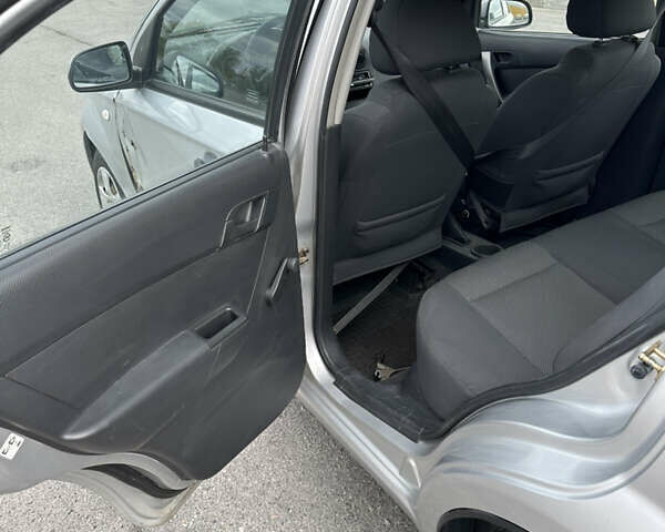Сірий Шевроле Авео, об'ємом двигуна 1.5 л та пробігом 83 тис. км за 4000 $, фото 13 на Automoto.ua
