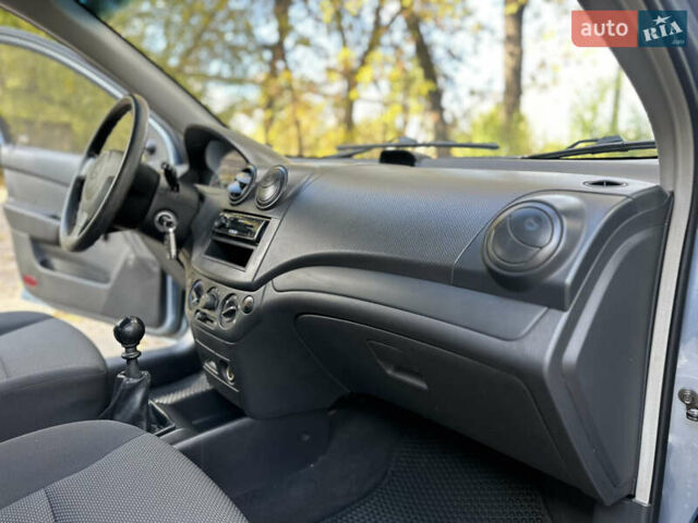 Сірий Шевроле Авео, об'ємом двигуна 1.5 л та пробігом 63 тис. км за 5500 $, фото 31 на Automoto.ua