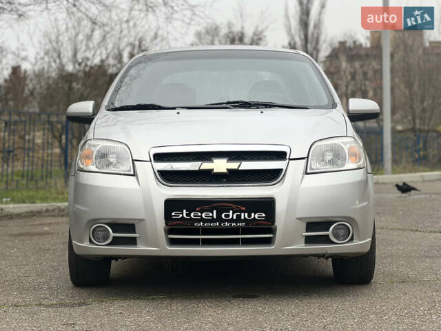 Сірий Шевроле Авео, об'ємом двигуна 1.5 л та пробігом 188 тис. км за 4399 $, фото 1 на Automoto.ua