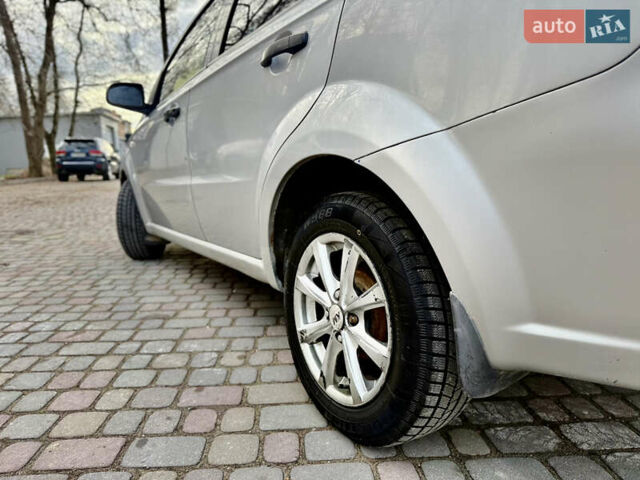 Серый Шевроле Авео, объемом двигателя 1.5 л и пробегом 223 тыс. км за 2850 $, фото 28 на Automoto.ua