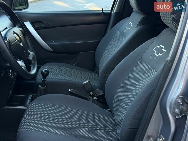 Сірий Шевроле Авео, об'ємом двигуна 1.5 л та пробігом 235 тис. км за 3999 $, фото 4 на Automoto.ua