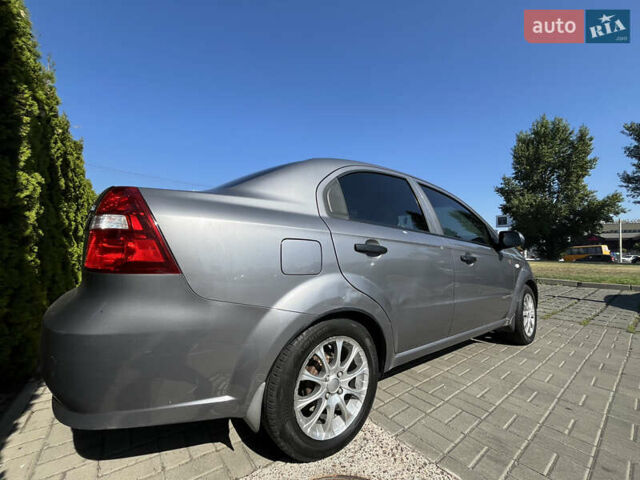 Серый Шевроле Авео, объемом двигателя 1.5 л и пробегом 249 тыс. км за 2700 $, фото 5 на Automoto.ua