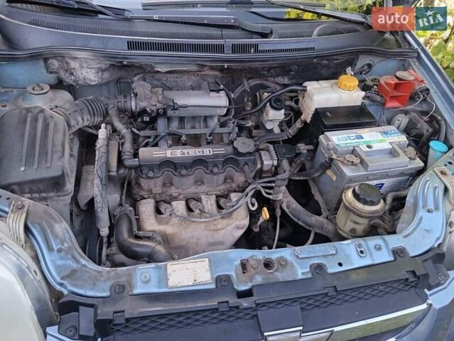 Серый Шевроле Авео, объемом двигателя 1.5 л и пробегом 180 тыс. км за 3200 $, фото 1 на Automoto.ua