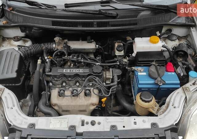 Серый Шевроле Авео, объемом двигателя 1.5 л и пробегом 213 тыс. км за 4200 $, фото 7 на Automoto.ua