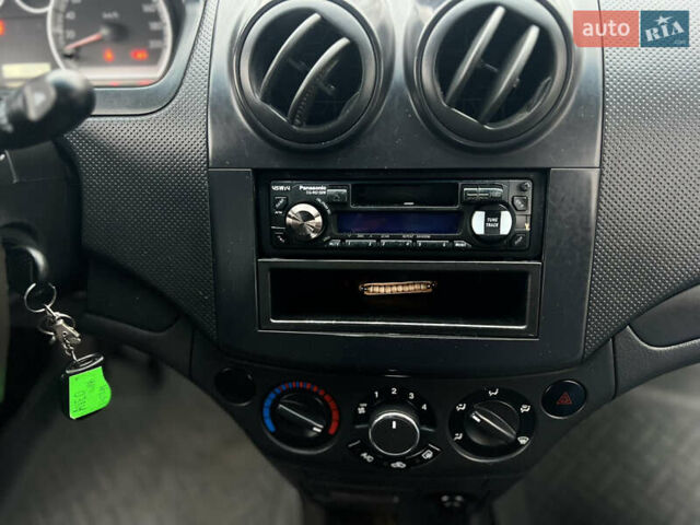 Сірий Шевроле Авео, об'ємом двигуна 1.5 л та пробігом 188 тис. км за 4399 $, фото 17 на Automoto.ua