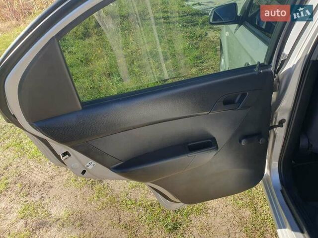 Сірий Шевроле Авео, об'ємом двигуна 1.5 л та пробігом 180 тис. км за 4500 $, фото 14 на Automoto.ua