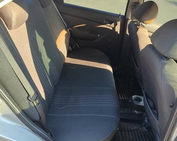 Серый Шевроле Авео, объемом двигателя 1.5 л и пробегом 327 тыс. км за 3500 $, фото 3 на Automoto.ua