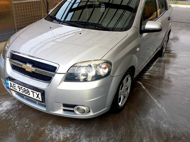 Серый Шевроле Авео, объемом двигателя 1.5 л и пробегом 228 тыс. км за 3400 $, фото 1 на Automoto.ua