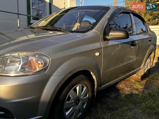Серый Шевроле Авео, объемом двигателя 1.5 л и пробегом 276 тыс. км за 3200 $, фото 1 на Automoto.ua