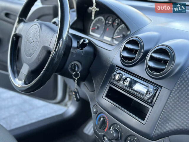 Серый Шевроле Авео, объемом двигателя 1.5 л и пробегом 190 тыс. км за 3000 $, фото 13 на Automoto.ua