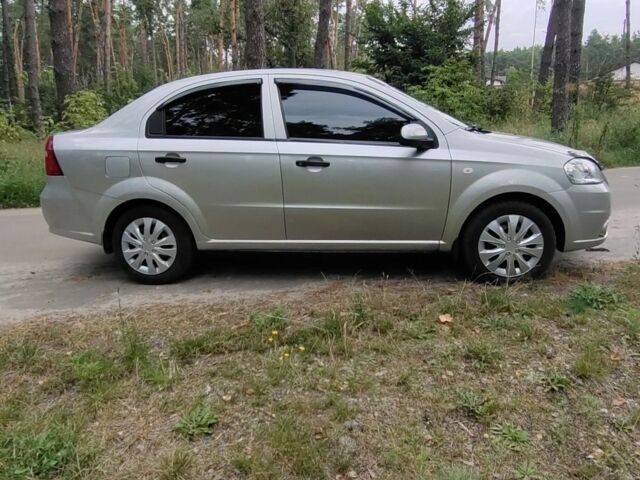 Серый Шевроле Авео, объемом двигателя 1.5 л и пробегом 213 тыс. км за 4000 $, фото 3 на Automoto.ua