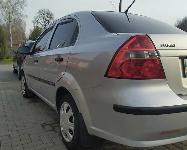 Сірий Шевроле Авео, об'ємом двигуна 1.5 л та пробігом 155 тис. км за 4099 $, фото 6 на Automoto.ua