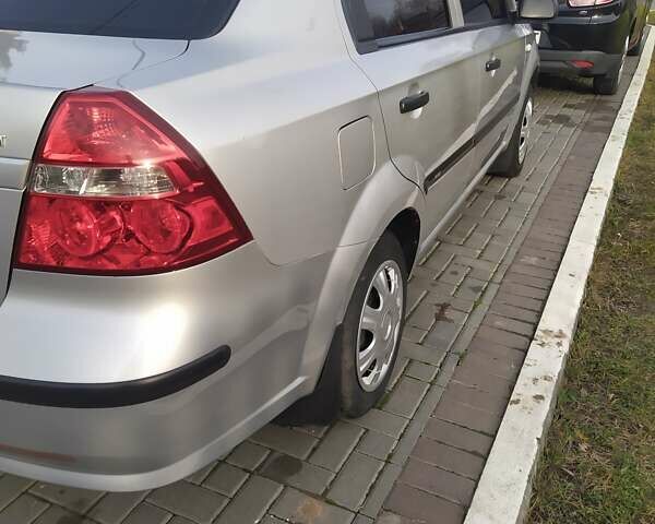 Сірий Шевроле Авео, об'ємом двигуна 1.5 л та пробігом 155 тис. км за 4099 $, фото 4 на Automoto.ua