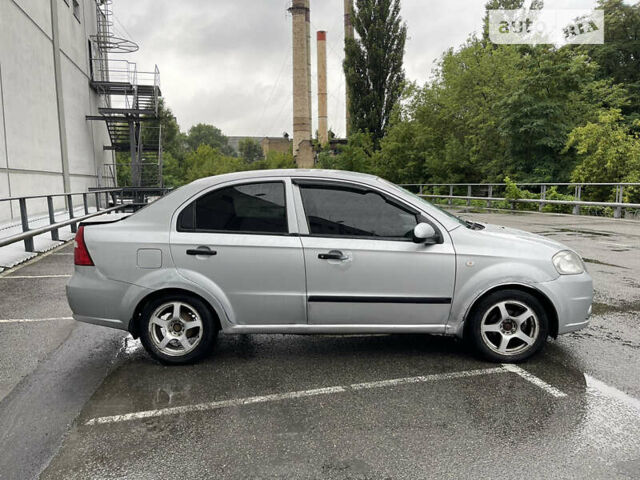 Сірий Шевроле Авео, об'ємом двигуна 1.5 л та пробігом 225 тис. км за 2450 $, фото 3 на Automoto.ua