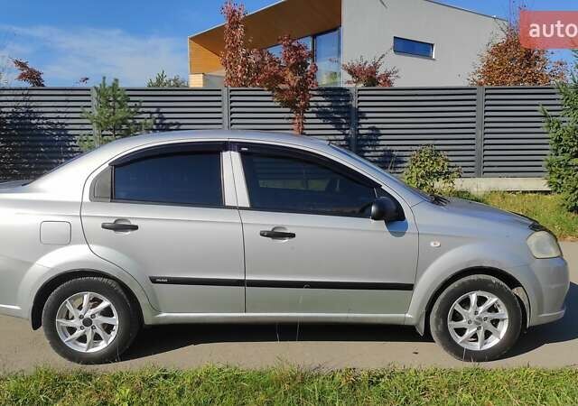 Серый Шевроле Авео, объемом двигателя 1.5 л и пробегом 213 тыс. км за 4200 $, фото 6 на Automoto.ua