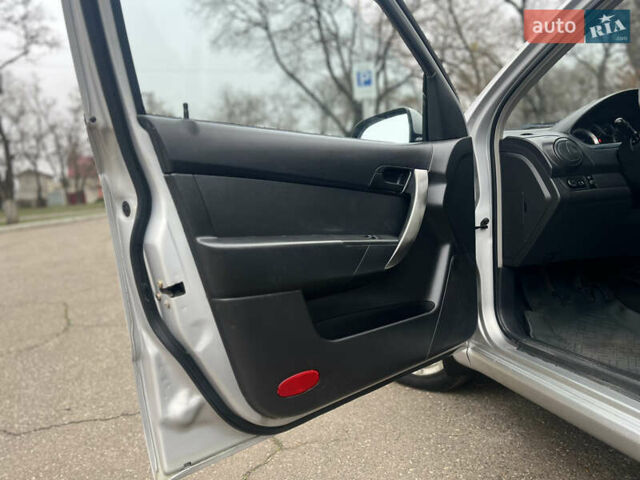 Сірий Шевроле Авео, об'ємом двигуна 1.5 л та пробігом 188 тис. км за 4399 $, фото 9 на Automoto.ua