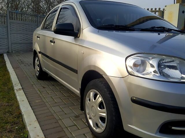 Сірий Шевроле Авео, об'ємом двигуна 1.5 л та пробігом 155 тис. км за 4099 $, фото 1 на Automoto.ua