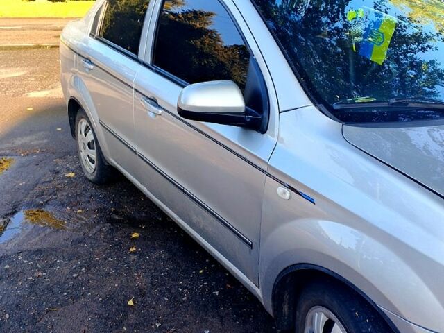 Серый Шевроле Авео, объемом двигателя 1.6 л и пробегом 177 тыс. км за 3200 $, фото 1 на Automoto.ua