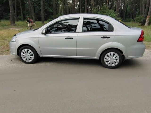 Серый Шевроле Авео, объемом двигателя 1.5 л и пробегом 213 тыс. км за 4000 $, фото 1 на Automoto.ua