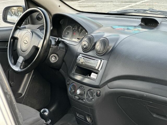 Серый Шевроле Авео, объемом двигателя 1.5 л и пробегом 230 тыс. км за 2850 $, фото 5 на Automoto.ua