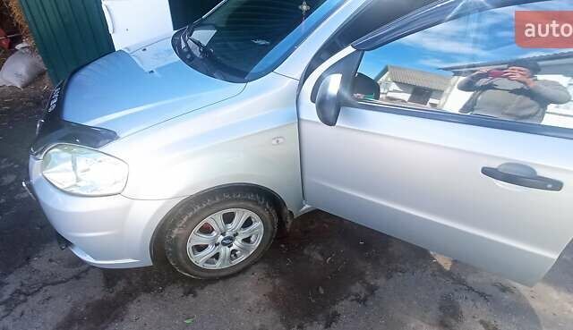Сірий Шевроле Авео, об'ємом двигуна 1.5 л та пробігом 220 тис. км за 3800 $, фото 2 на Automoto.ua