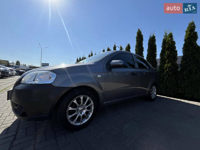 Серый Шевроле Авео, объемом двигателя 1.5 л и пробегом 249 тыс. км за 2700 $, фото 7 на Automoto.ua