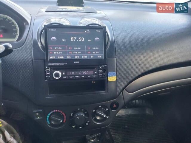 Сірий Шевроле Авео, об'ємом двигуна 1.5 л та пробігом 300 тис. км за 2350 $, фото 11 на Automoto.ua