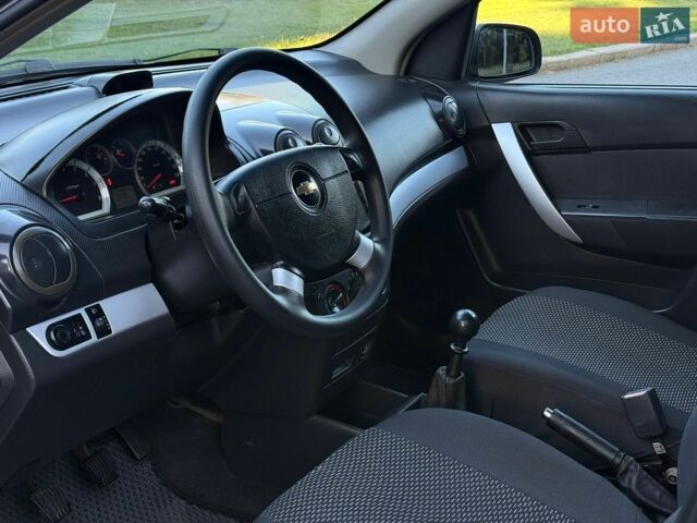Сірий Шевроле Авео, об'ємом двигуна 1.5 л та пробігом 235 тис. км за 3999 $, фото 3 на Automoto.ua