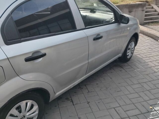 Серый Шевроле Авео, объемом двигателя 1.5 л и пробегом 202 тыс. км за 2800 $, фото 1 на Automoto.ua