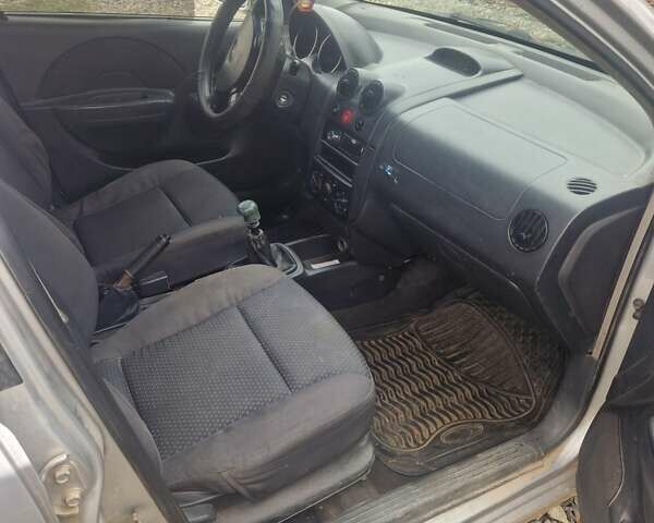 Сірий Шевроле Авео, об'ємом двигуна 1.5 л та пробігом 180 тис. км за 1650 $, фото 5 на Automoto.ua