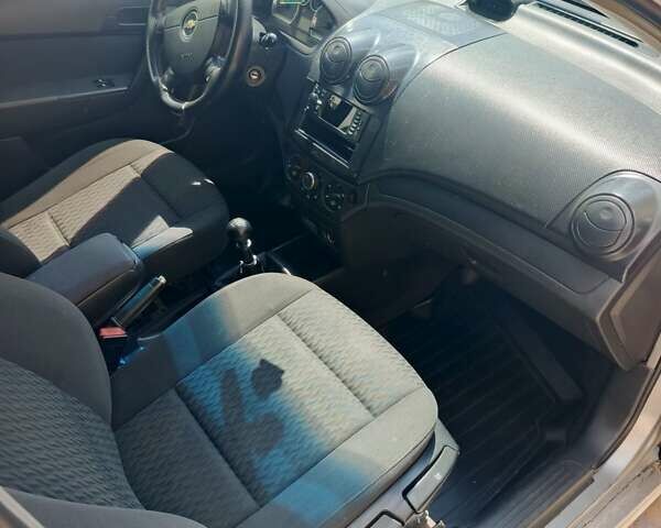Серый Шевроле Авео, объемом двигателя 1.5 л и пробегом 189 тыс. км за 3250 $, фото 2 на Automoto.ua