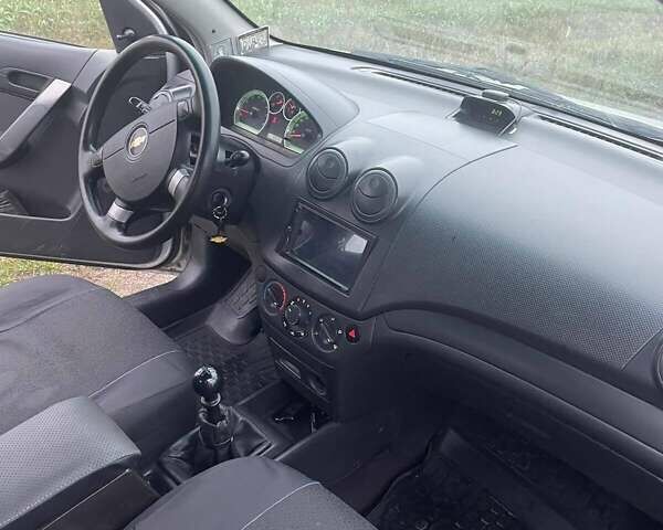 Серый Шевроле Авео, объемом двигателя 1.5 л и пробегом 286 тыс. км за 3000 $, фото 3 на Automoto.ua