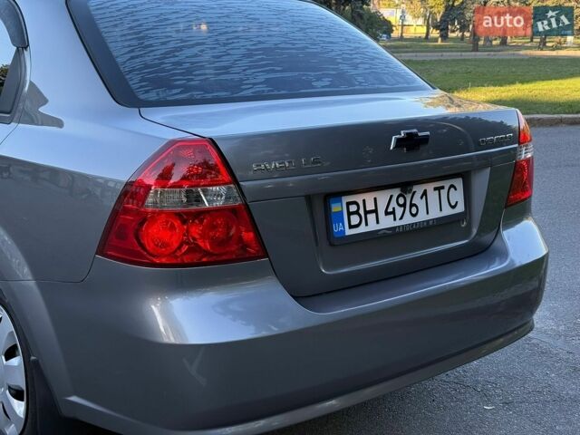 Сірий Шевроле Авео, об'ємом двигуна 1.5 л та пробігом 235 тис. км за 3999 $, фото 2 на Automoto.ua