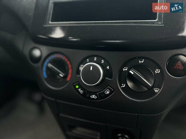 Сірий Шевроле Авео, об'ємом двигуна 1.5 л та пробігом 188 тис. км за 4399 $, фото 16 на Automoto.ua