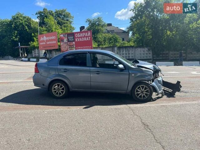 Серый Шевроле Авео, объемом двигателя 1.5 л и пробегом 208 тыс. км за 2000 $, фото 2 на Automoto.ua