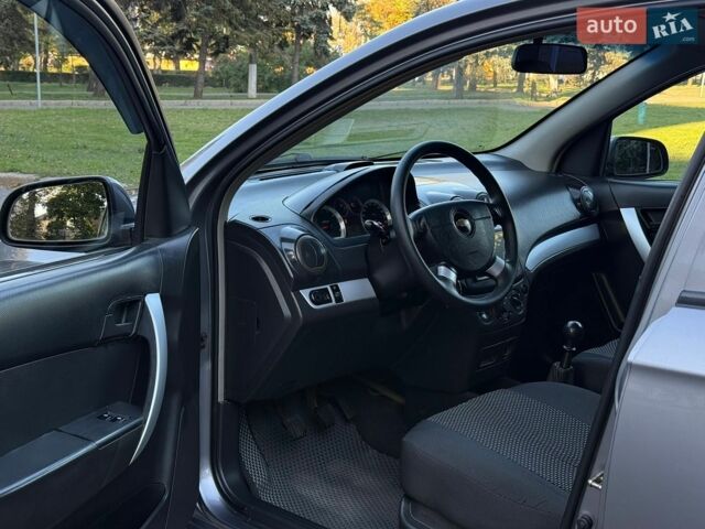 Сірий Шевроле Авео, об'ємом двигуна 1.5 л та пробігом 235 тис. км за 3999 $, фото 5 на Automoto.ua