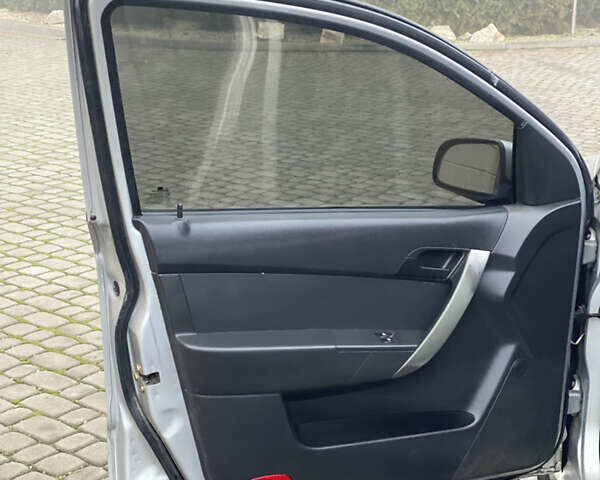 Серый Шевроле Авео, объемом двигателя 1.5 л и пробегом 233 тыс. км за 2999 $, фото 57 на Automoto.ua