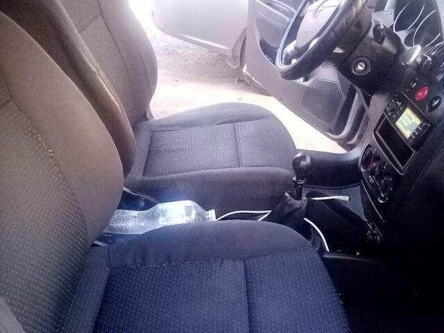 Серый Шевроле Авео, объемом двигателя 1.5 л и пробегом 295 тыс. км за 2500 $, фото 3 на Automoto.ua