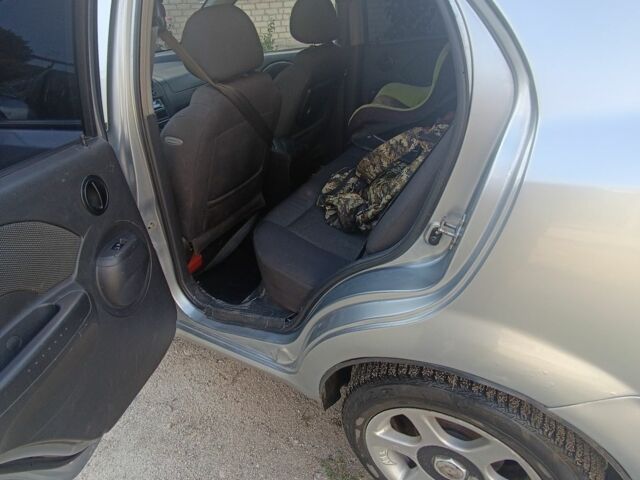 Серый Шевроле Авео, объемом двигателя 1.5 л и пробегом 205 тыс. км за 2800 $, фото 2 на Automoto.ua