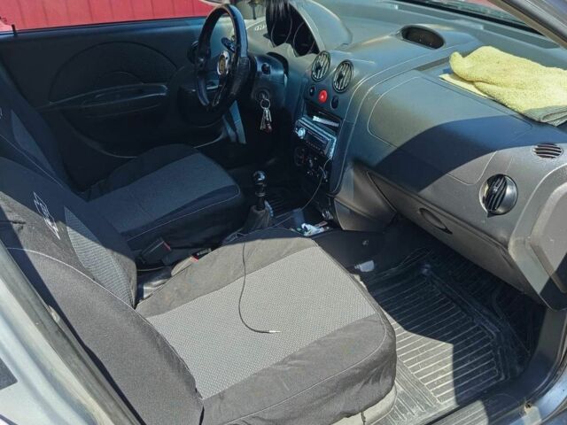 Серый Шевроле Авео, объемом двигателя 1.5 л и пробегом 350 тыс. км за 2350 $, фото 1 на Automoto.ua