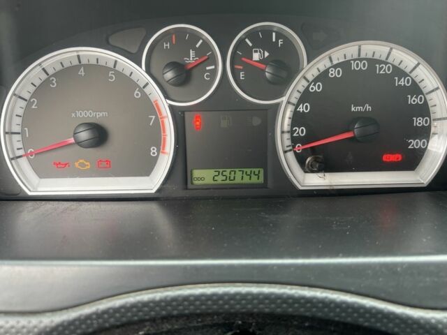 Серый Шевроле Авео, объемом двигателя 1.5 л и пробегом 250 тыс. км за 3100 $, фото 5 на Automoto.ua