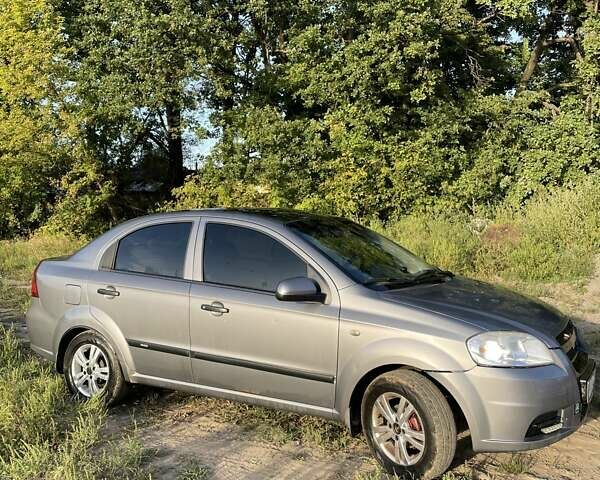 Серый Шевроле Авео, объемом двигателя 1.5 л и пробегом 297 тыс. км за 3000 $, фото 1 на Automoto.ua