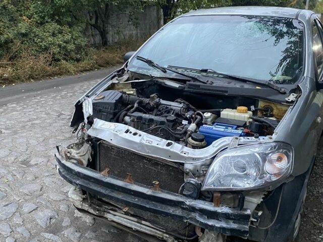 Серый Шевроле Авео, объемом двигателя 1.5 л и пробегом 1 тыс. км за 2000 $, фото 2 на Automoto.ua