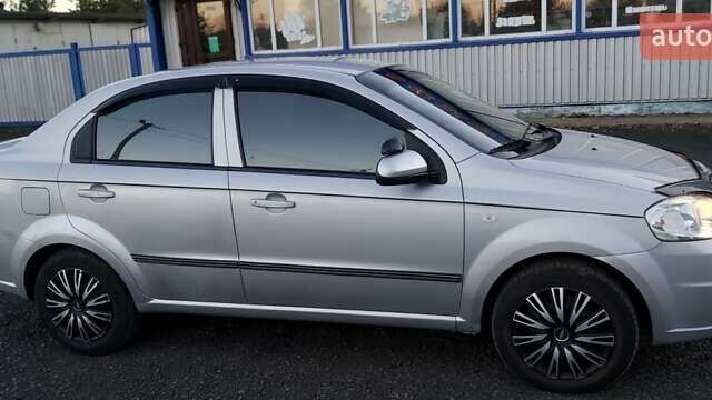 Серый Шевроле Авео, объемом двигателя 1.4 л и пробегом 171 тыс. км за 4000 $, фото 2 на Automoto.ua