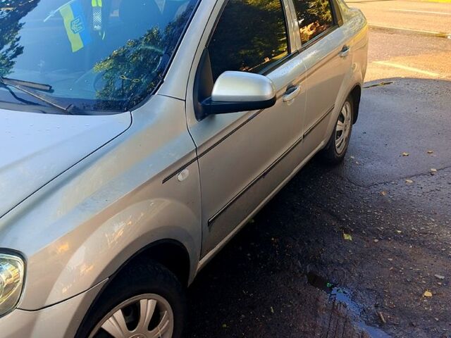 Серый Шевроле Авео, объемом двигателя 1.6 л и пробегом 177 тыс. км за 3200 $, фото 2 на Automoto.ua