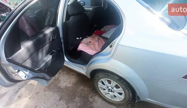 Сірий Шевроле Авео, об'ємом двигуна 1.5 л та пробігом 220 тис. км за 3800 $, фото 1 на Automoto.ua
