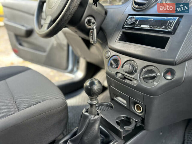Сірий Шевроле Авео, об'ємом двигуна 1.5 л та пробігом 63 тис. км за 5500 $, фото 35 на Automoto.ua