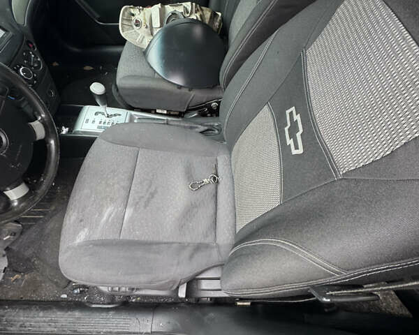 Серый Шевроле Авео, объемом двигателя 1.5 л и пробегом 250 тыс. км за 1600 $, фото 3 на Automoto.ua